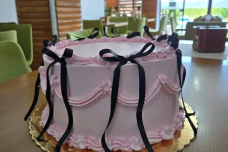 Torturi aniversare la comandă