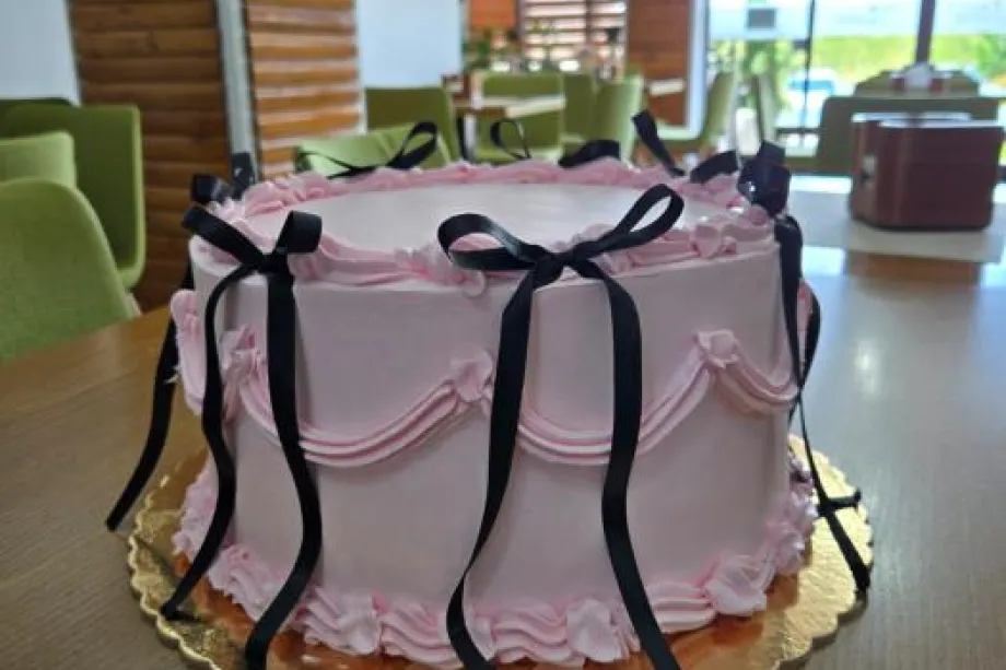 Torturi aniversare la comandă