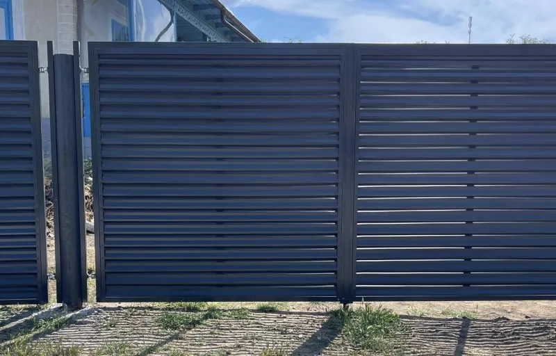 Producem sisteme complete de garduri si acoperisuri rezidentiale.