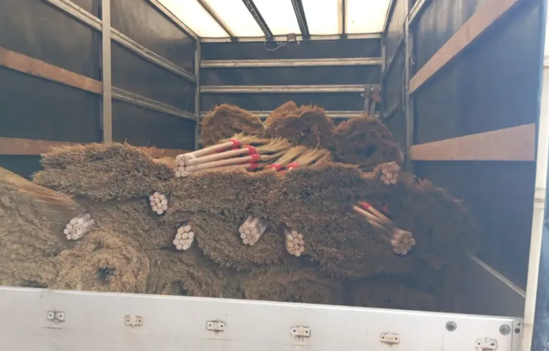 Producător mături si cozi din lemn