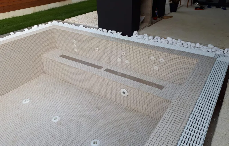 HappyPool Specialiști în Construcția Piscinelor Premium