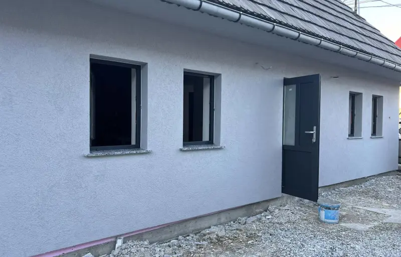 Rofconstruct Quality – Case la Roșu, Tencuieli, Finisaje și Izolații în România