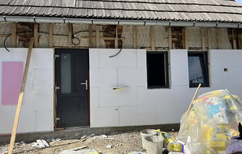Rofconstruct Quality – Case la Roșu, Tencuieli, Finisaje și Izolații în România