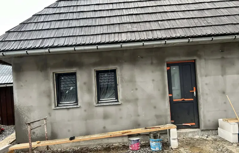 Rofconstruct Quality – Case la Roșu, Tencuieli, Finisaje și Izolații în România