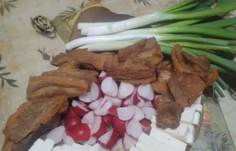 Legume proaspete de seră – Salată verde, Dovlecei, Ridichi și Ceapă verde | Producător local